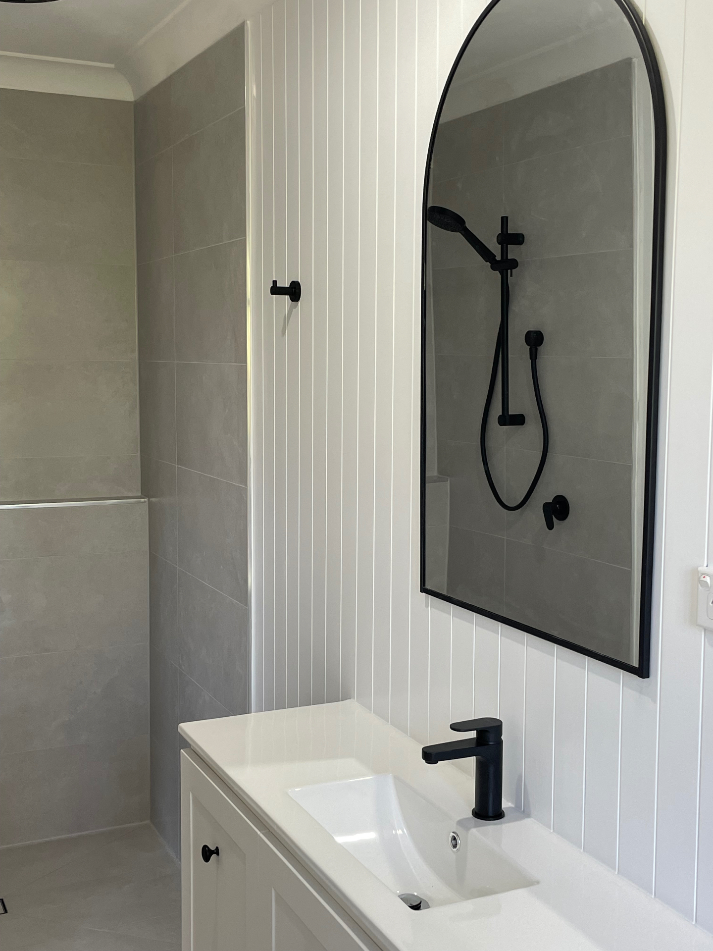 VJ Panelling & Arched Mirror